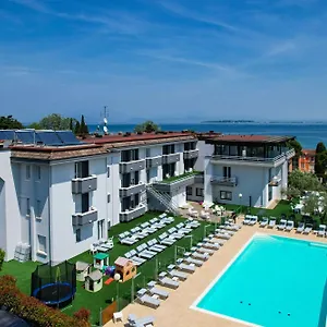 https://hotel-oliveto-desenzano-del-garda-it-25015.it-lombardy.com